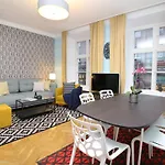 - Town Hall Square Appart hôtel 3*