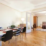 - Town Hall Square Appart hôtel 3*