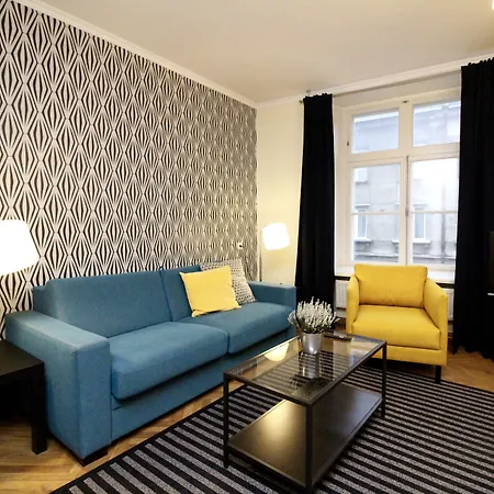 - Town Hall Square 아파트호텔 탈린