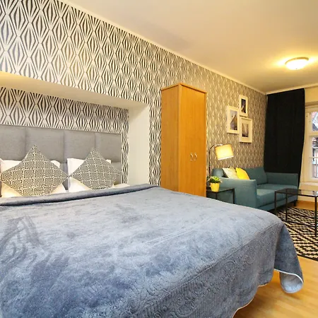 - Town Hall Square 아파트호텔