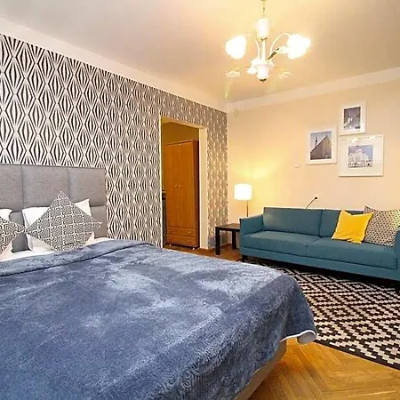 - Town Hall Square Apartmanhotel 3*