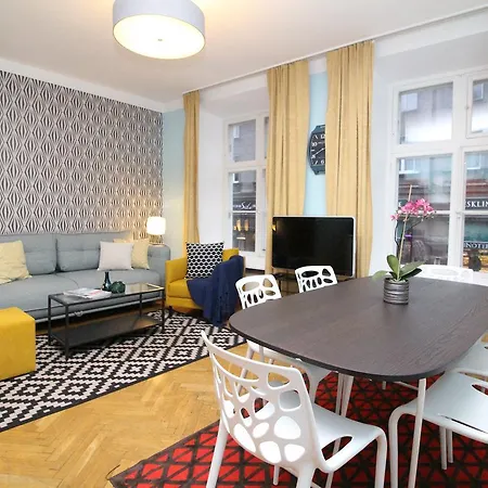 - Town Hall Square Apartmanhotel 3*