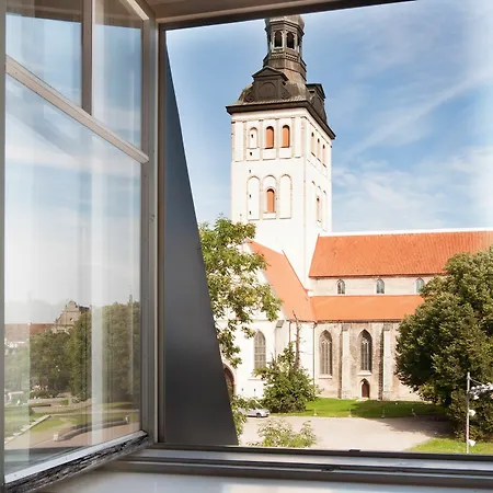 - Town Hall Square 아파트호텔 탈린