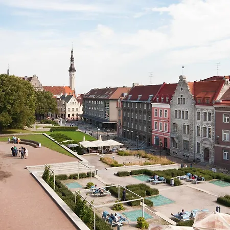 - Town Hall Square Aparthotel 3*