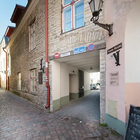 - Town Hall Square Reval