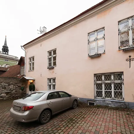 - Town Hall Square Apartmanhotel Tallinn