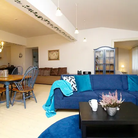 - Town Hall Square 아파트호텔 탈린