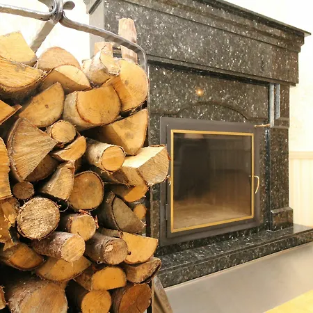 - Town Hall Square 아파트호텔