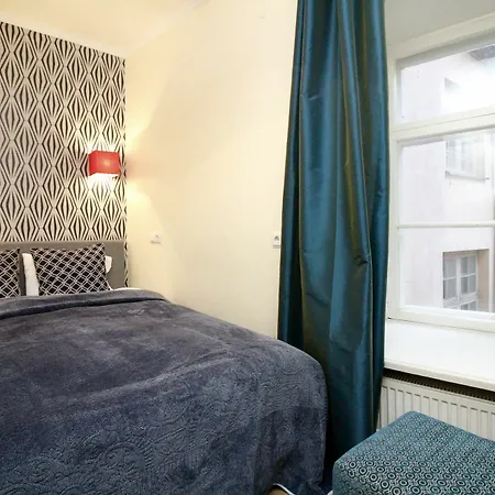 - Town Hall Square Aparthotel 3*