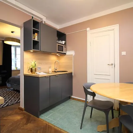 - Town Hall Square Apartmanhotel 3*