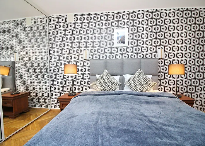 - Town Hall Square 아파트호텔