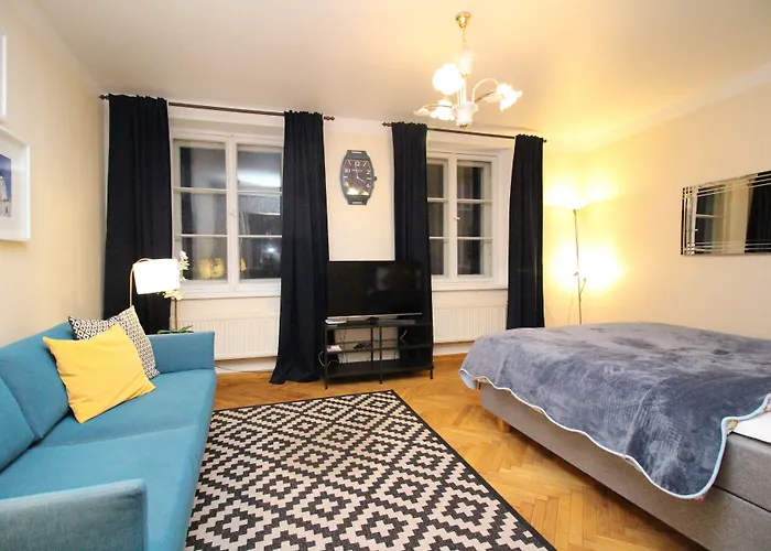 - Town Hall Square 3* 탈린