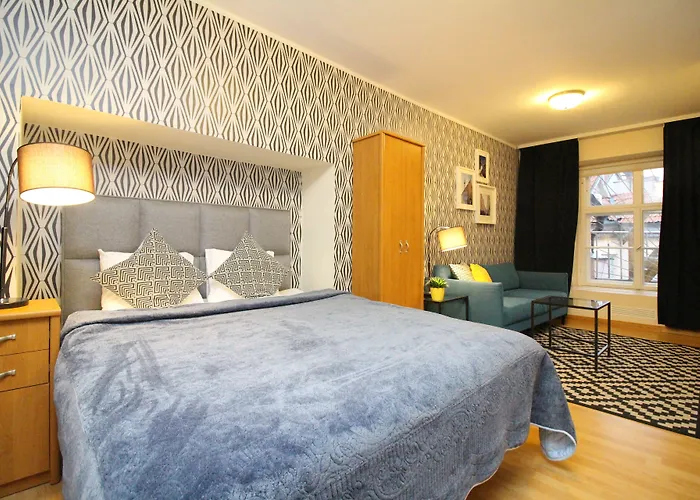 - Town Hall Square 아파트호텔