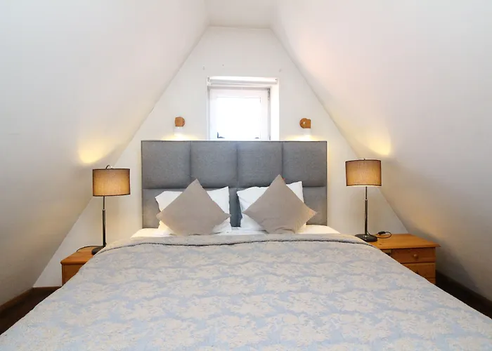 - Town Hall Square 3*