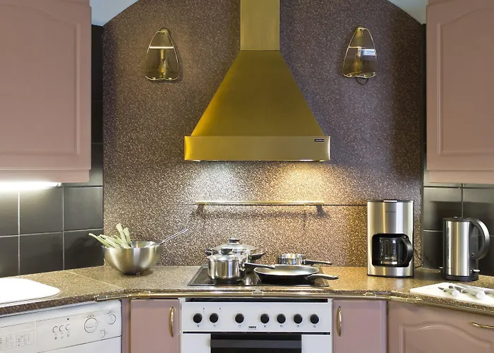 - Town Hall Square 3*