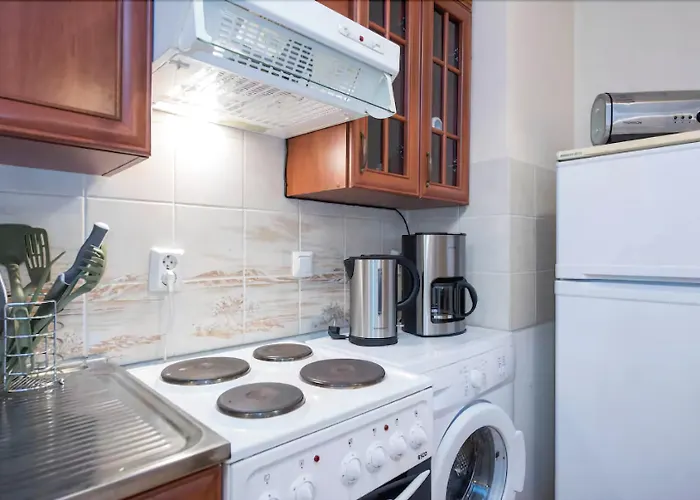 - Town Hall Square 3* 탈린