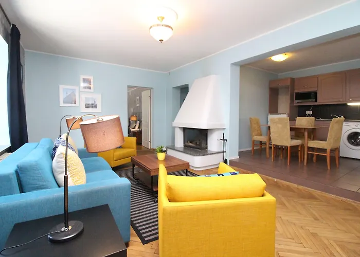 - Town Hall Square 아파트호텔 탈린