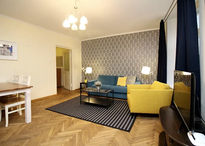 - Town Hall Square 3* 탈린