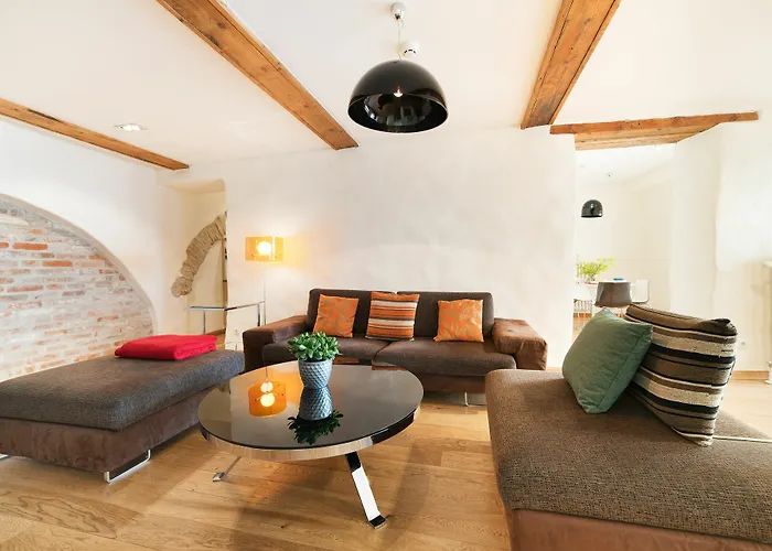 - Town Hall Square Ξενοδοχείο με διαμερίσματα 3*