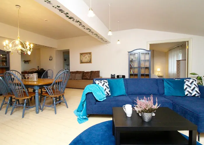 - Town Hall Square 아파트호텔 탈린