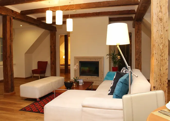 - Town Hall Square 아파트호텔 탈린