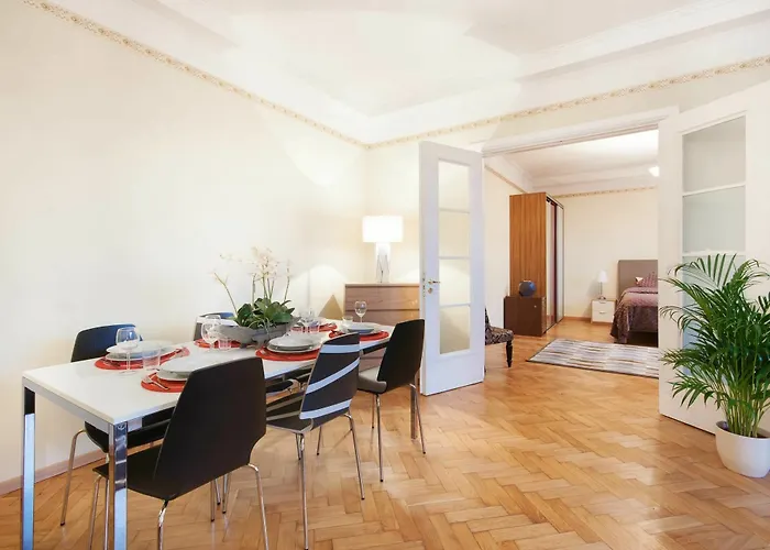 - Town Hall Square 아파트호텔 3*