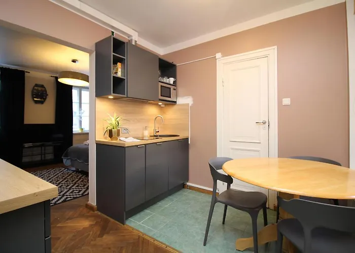 - Town Hall Square 아파트호텔 3*