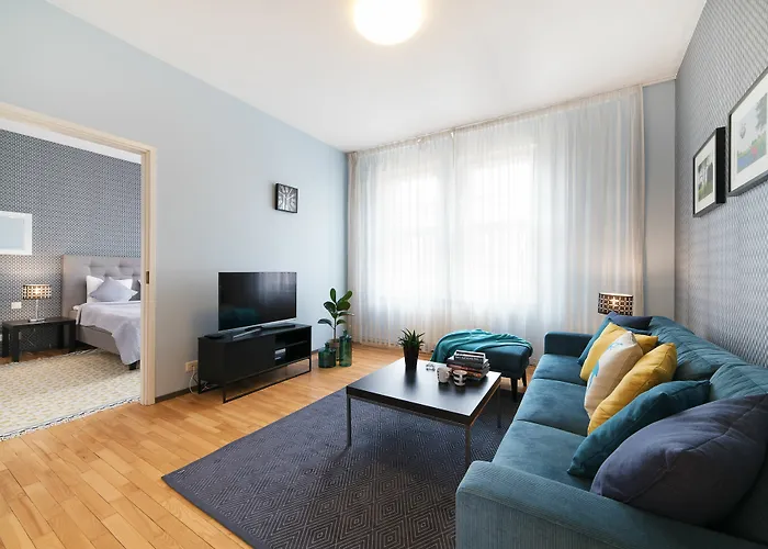 塔林市政厅广场 - 城市公寓 3*