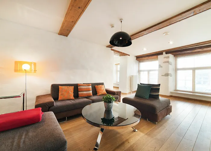 塔林市政厅广场 - 城市公寓